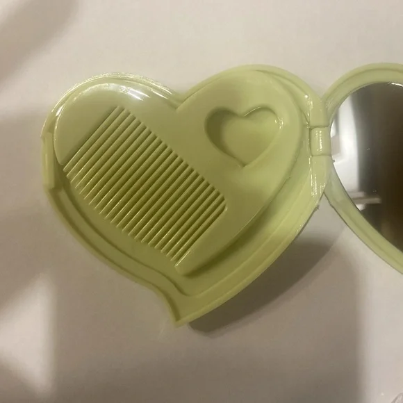 NWT Cinnamoroll & Pom Pom Purin compact mirror with hair comb - Picture 2 of 3